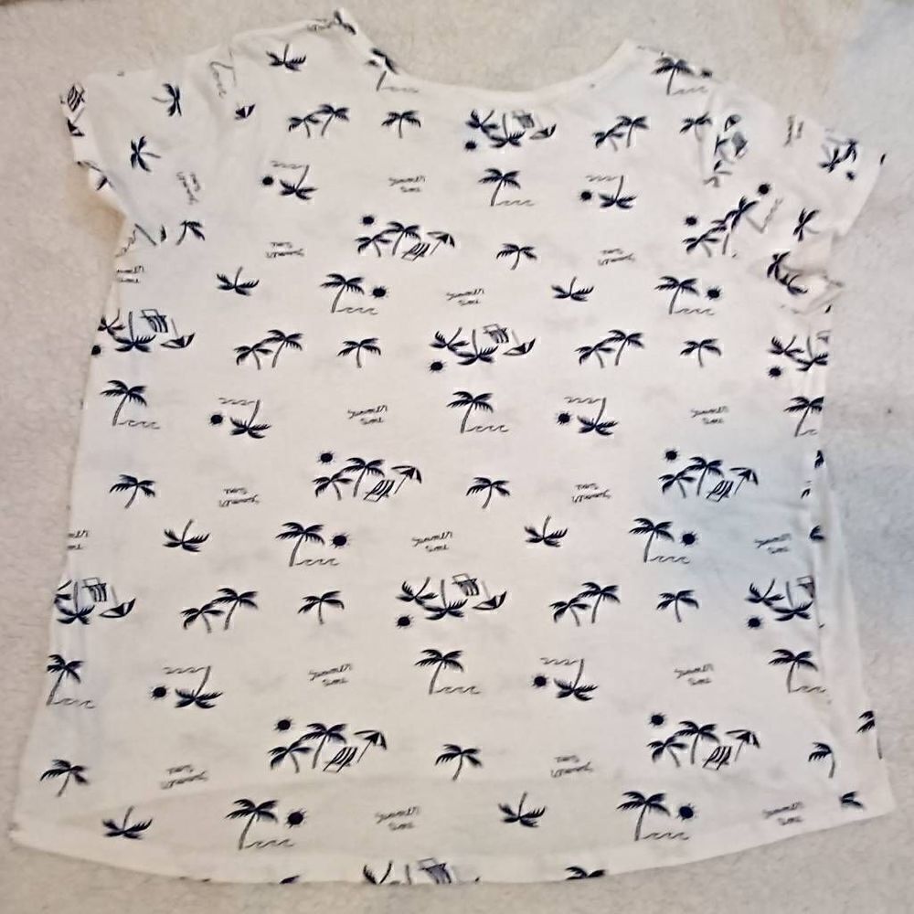 Old Navy Softest tee Size 18 girl